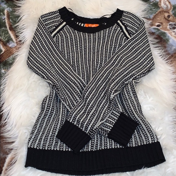 🧥Black w/Gray/white Crewneck Sweater. - Picture 1 of 8